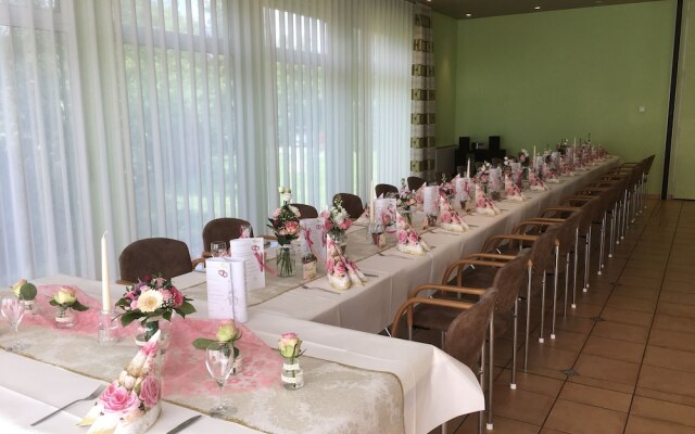 Warias Hotel & Restaurant