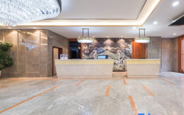 Starway Hotel (Delingha Road Chengdong Wanda Plaza)