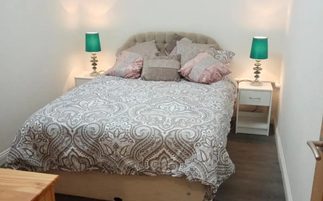 New SLEEP 4 COSY HOME