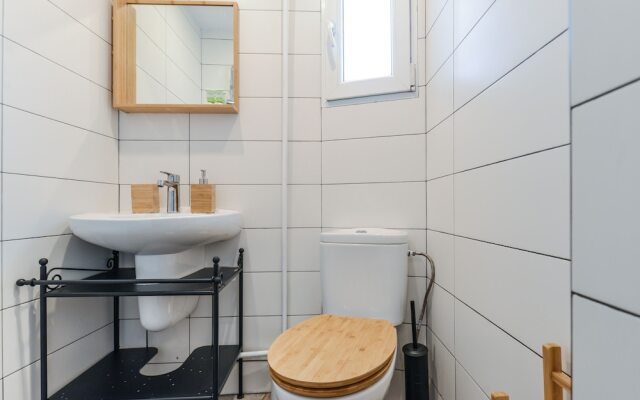FM Deluxe 1-BDR Apartment - Minimalism & Charisma