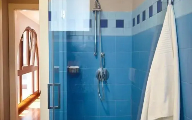 B B D Aprile Camera Primula