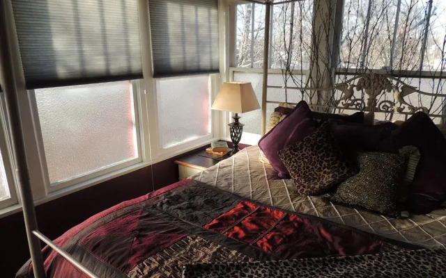 Lyons' Twin Mansions B&B and Spa