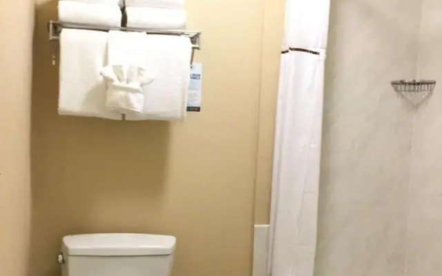 Anaheim Camelot Inn & Suites