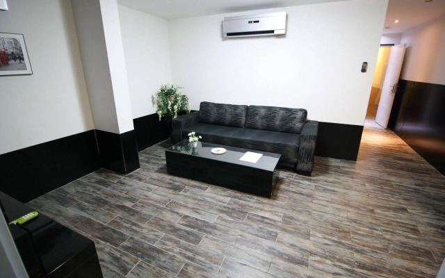 Rich Luxury Suites