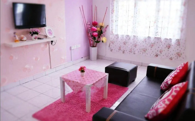 Manis-Manis Pink Lady Cottage