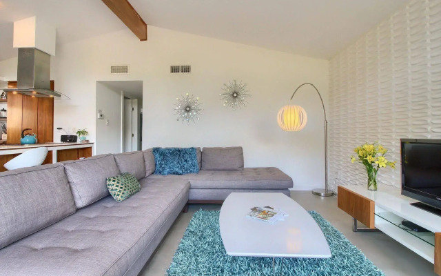 Travis Heights Modern I