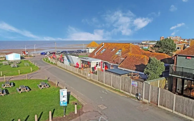 The Waves Bar Cafe B and B Hotel