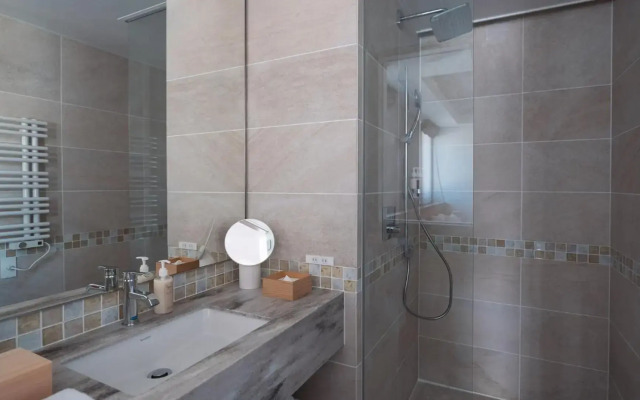 HOTEL LA VIGNE HAKUBA by Onko Chishin