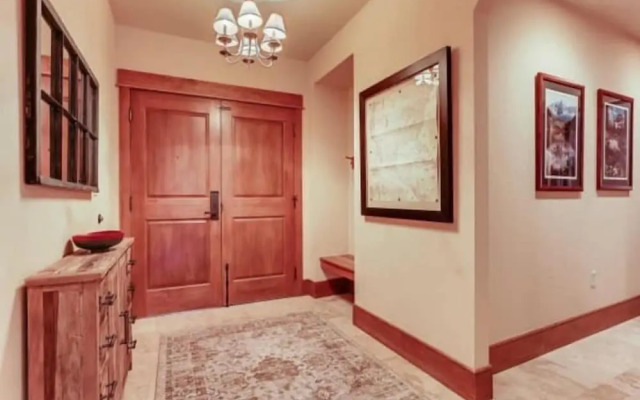 Premier 3 Bedroom Ski in, Ski out Lone Eagle Condo With the Best Access to Skiing in Keystone