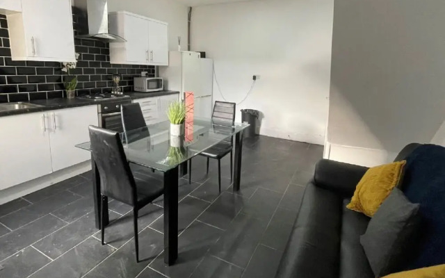 Modern 4 Bedroom House Near City Center