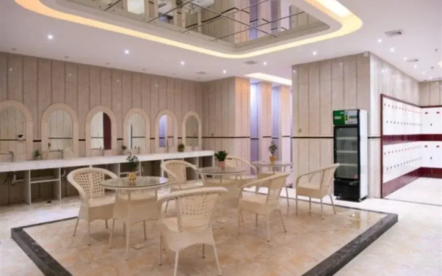 Happy Seasons Hotel