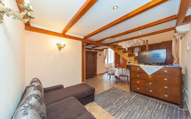 Amoret Apartments