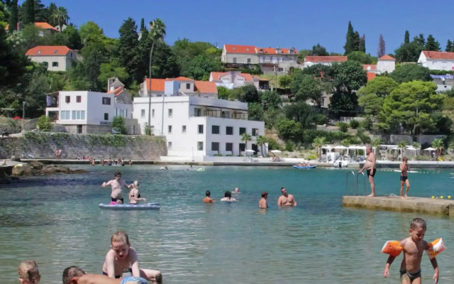 Kalamota Beach House