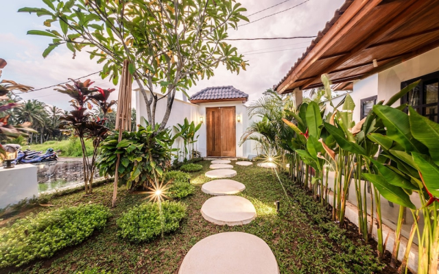 Sarang Apartments by EVDEkimi - Rice field escape with Yoga lounge, Lush garden
