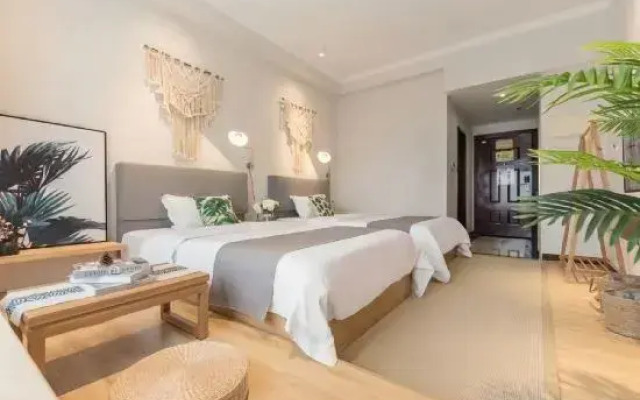 Yilong Apartment