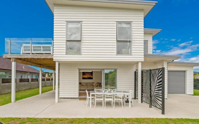 Coastal Pearl - Matarangi Holiday Home