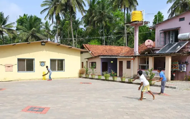 Giridarshini Homestay - Pool, Falls, Home Food & Estate