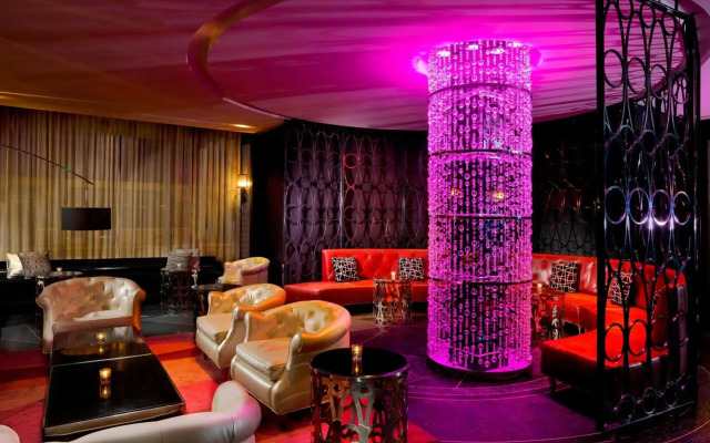 W Minneapolis - The Foshay