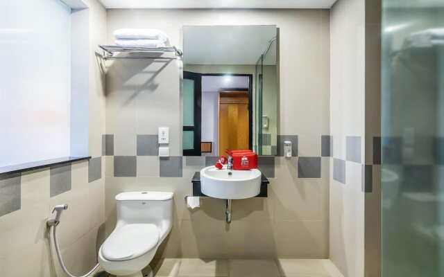 ZenRooms Kuta Beach Poppies Lane