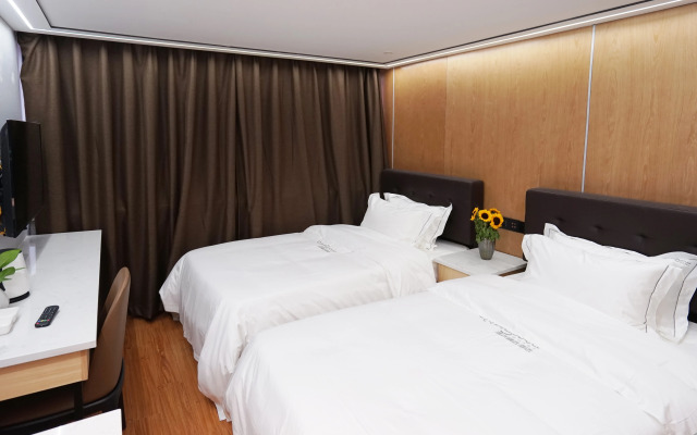 Qingmu Select Hotel (Shanghai Hongqiao Airport Longbai Xincun Subway Station)