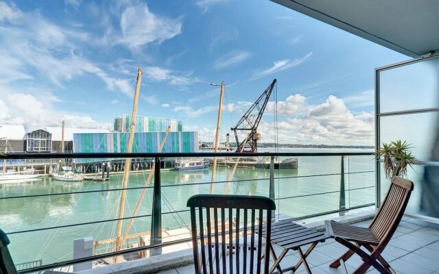 QV Serviced Modern Viaduct Apartment - 805