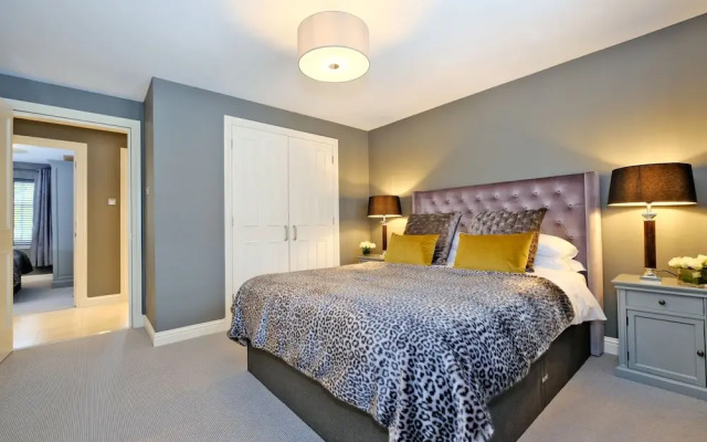 Sensational Aberdeen Home With Furnished Balcony