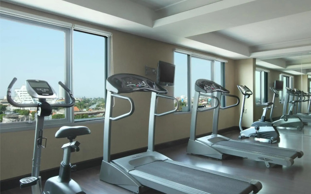 Hotel Santika Pandegiling Surabaya