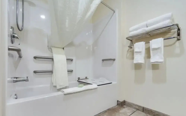 Cobblestone Inn & Suites