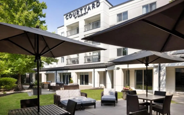 Courtyard by Marriott Edison Woodbridge