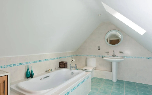 Quay Holidays - Canford Cliffs