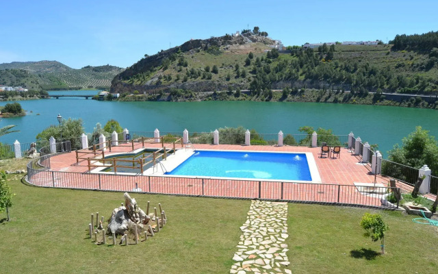 Hotel Caserio de Iznajar
