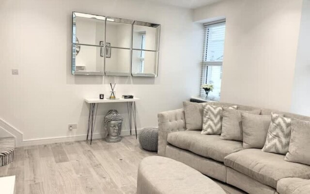 Host Stay Grenville Apartment