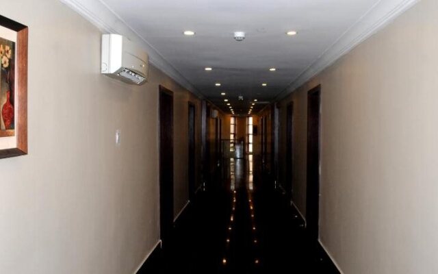 Grand Inn & Suites