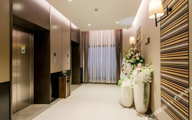 Homeinn Plus Hotel (Shanghai Bund Jinling East Road)