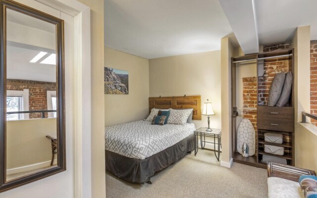 Downtown Five Points Sleeps 4