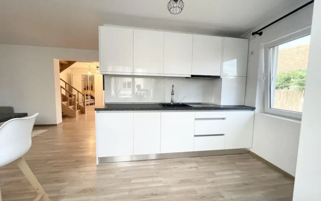 Impeccable 2-bed House in Albești