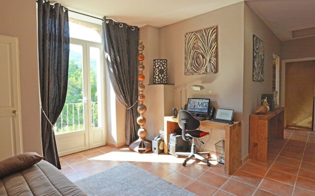 Quaint Villa With Private Pool in Molières-sur-cèze