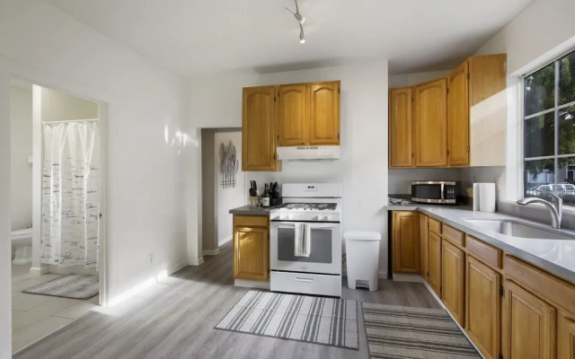 Cozy, Modern 3-bedroom in Oakland