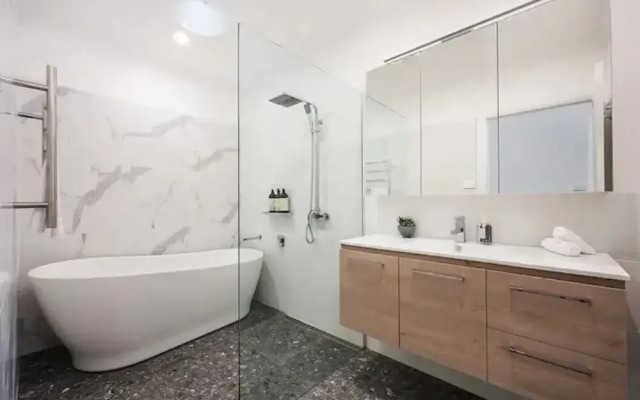 Waratah Up Douro - Your Innkeeper Mudgee