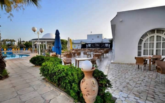 Zodiac Hotel