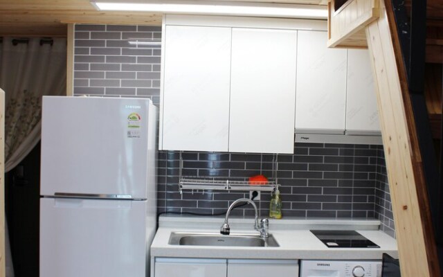 Doomchit Guest House - Hostel