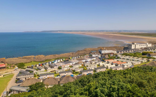 'Hartland Caravan' with Sea Views