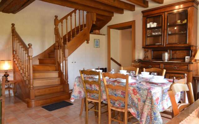 Cozy Holiday Home in Saint-bohaire With Fenced Garden