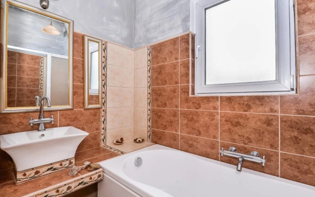 FM Deluxe 1-BDR Apaprtment - Elegant & Authentic