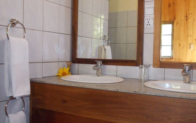 Thitaw Lay House B & B