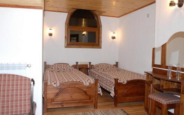 Family Hotel Adjev Han