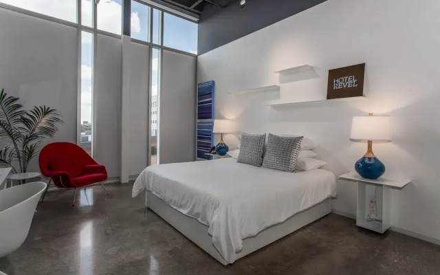 Hotel Revel