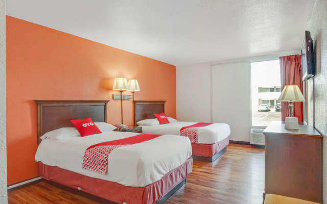 OYO Hotel Mona Lake Muskegon