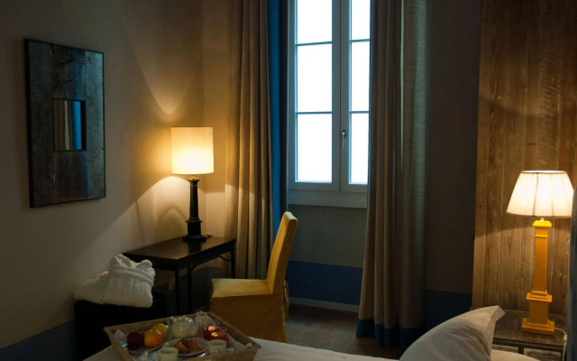 Black 5 Florence Suite