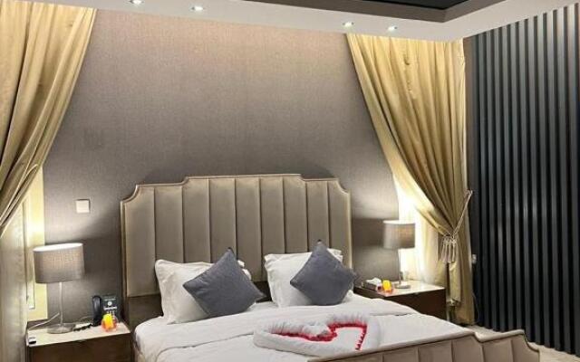 Masken Noon Aprthotel